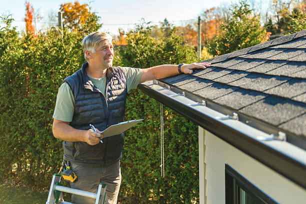 Professional Roofing technician working in Washington, TX